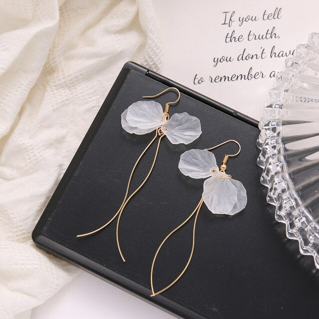 Long Beauty Earrings with White Gold Petals