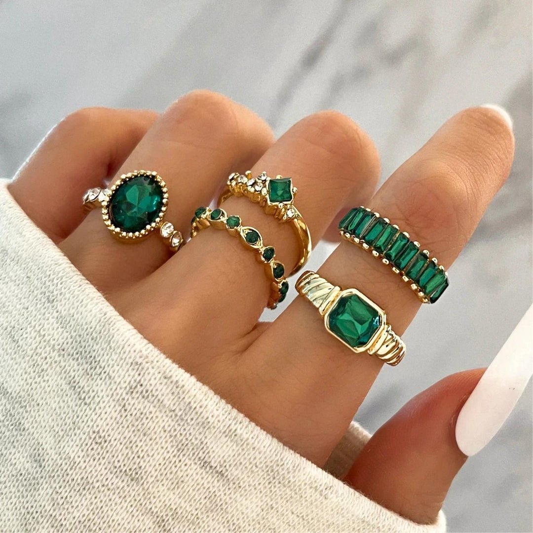 Luxury Rings with Green Zircons in Gold