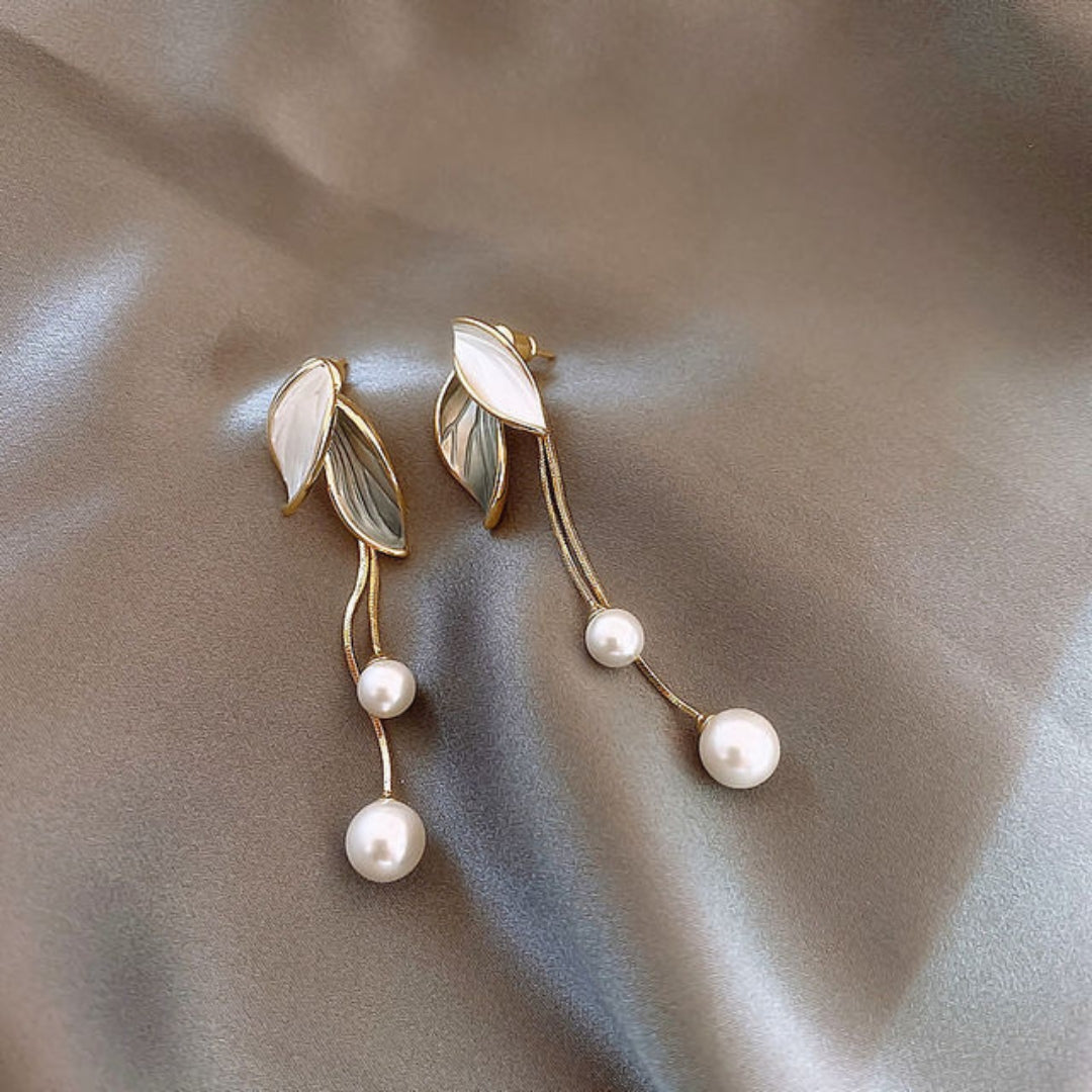 Leaf Pendant Earrings with Pearls in Gold