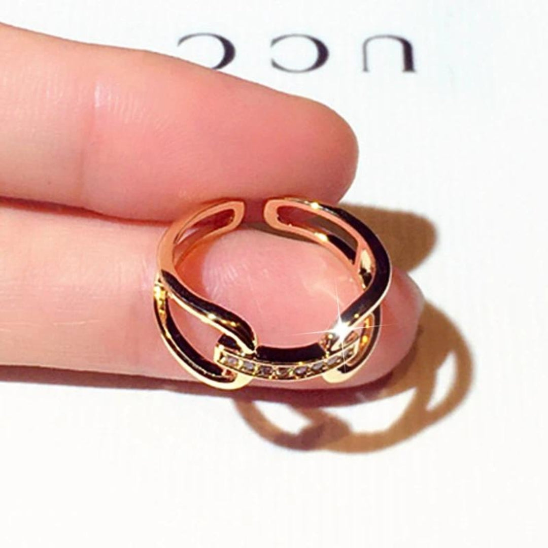 Adjustable Shiny Zirconia Ring in Gold