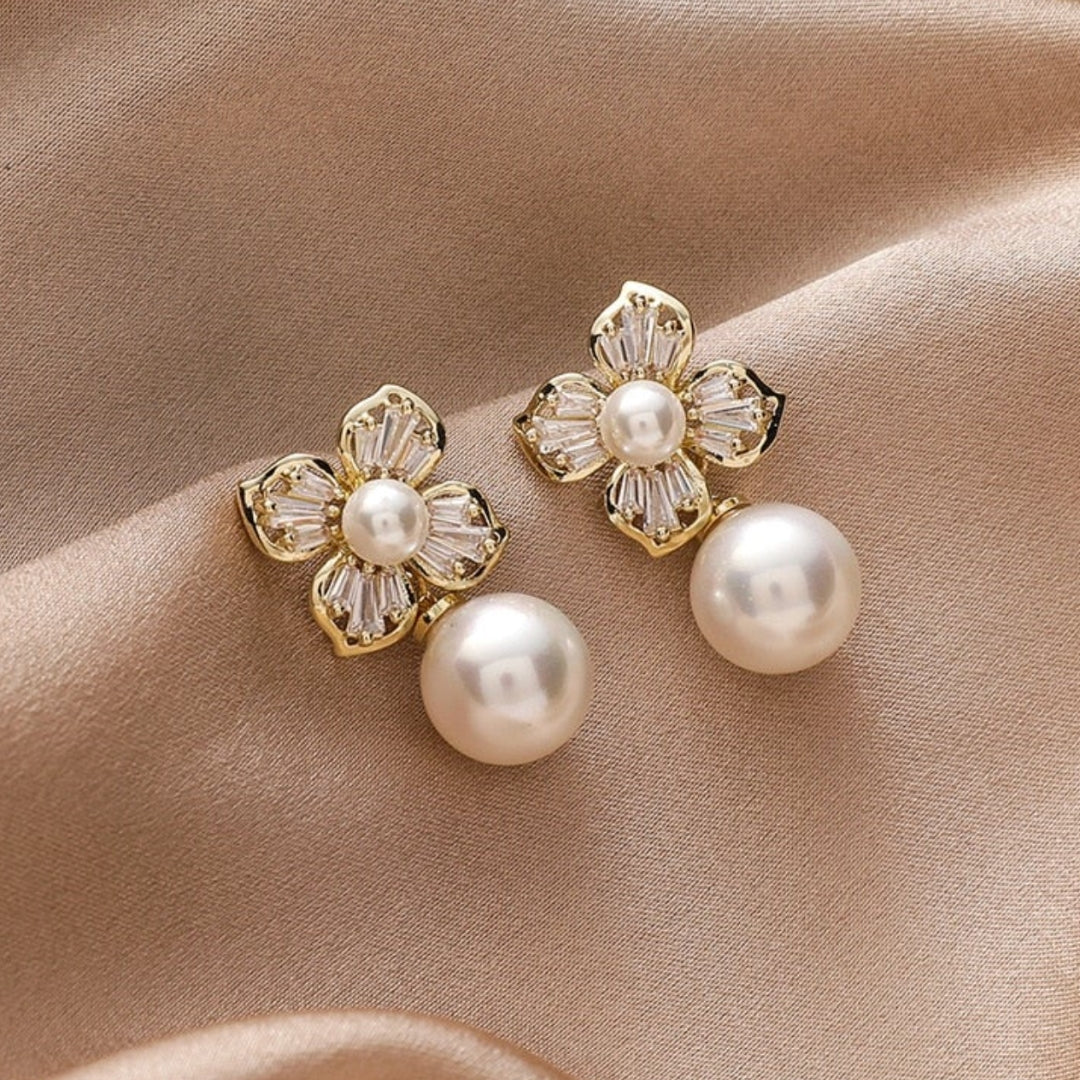 Crystal Flower Earrings with Pearls in Gold