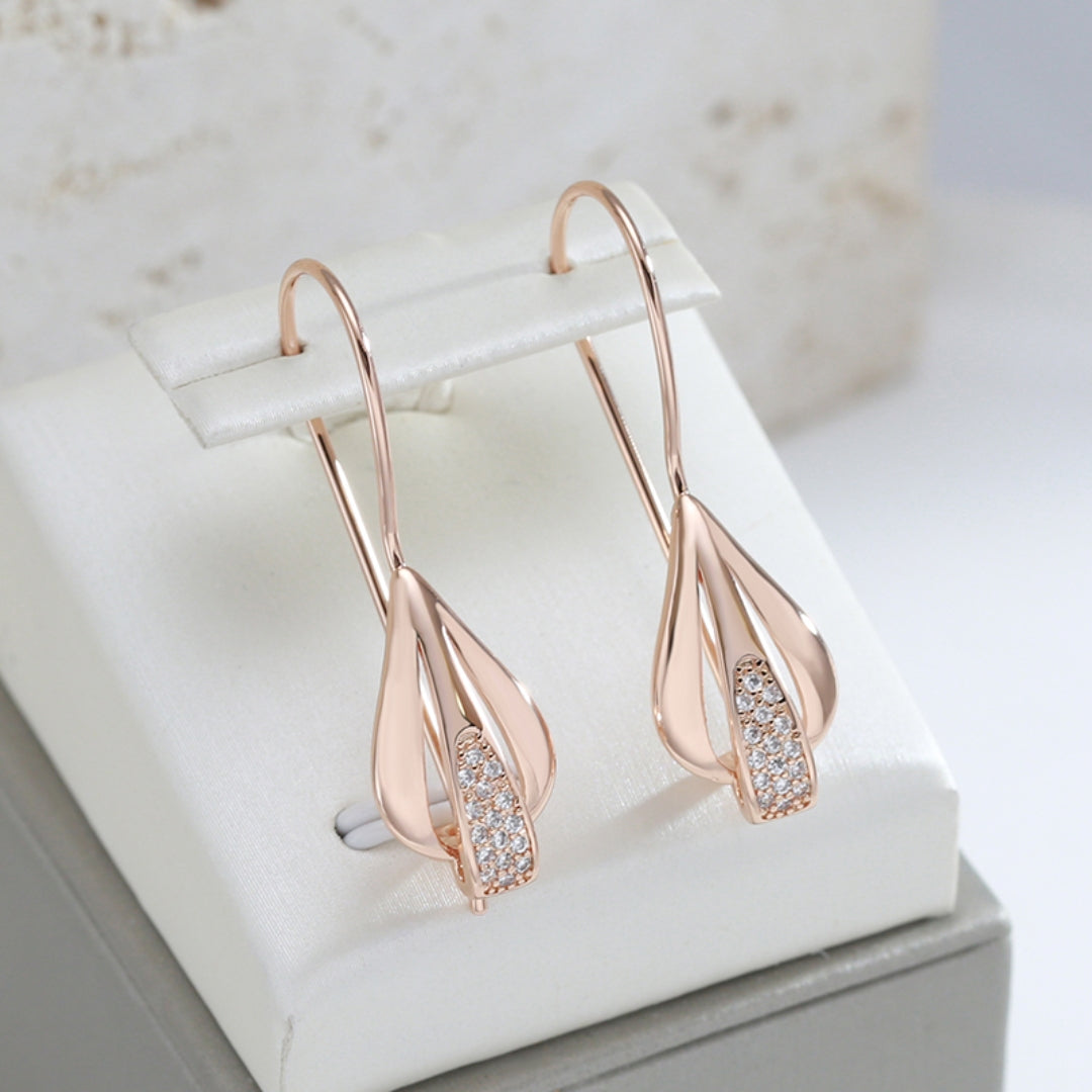 Elegant Drop Leaf Earrings with Zirconia in Gold