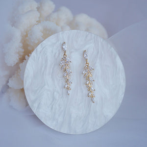 Luxury Dangling Earrings with Crystals in Gold