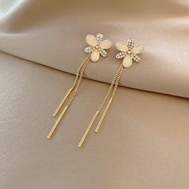 Dangling Daisy Earrings with Crystals in Gold