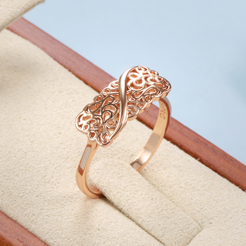 Elegant Hollow Ivy Gold Ring