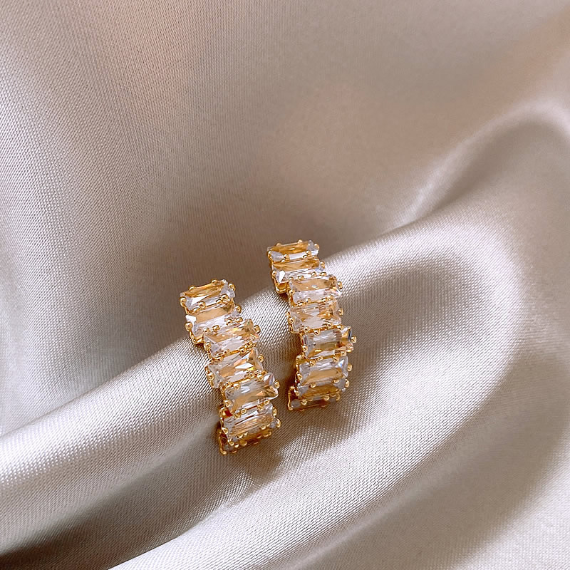 Elegant Earrings with Zirconia in Gold